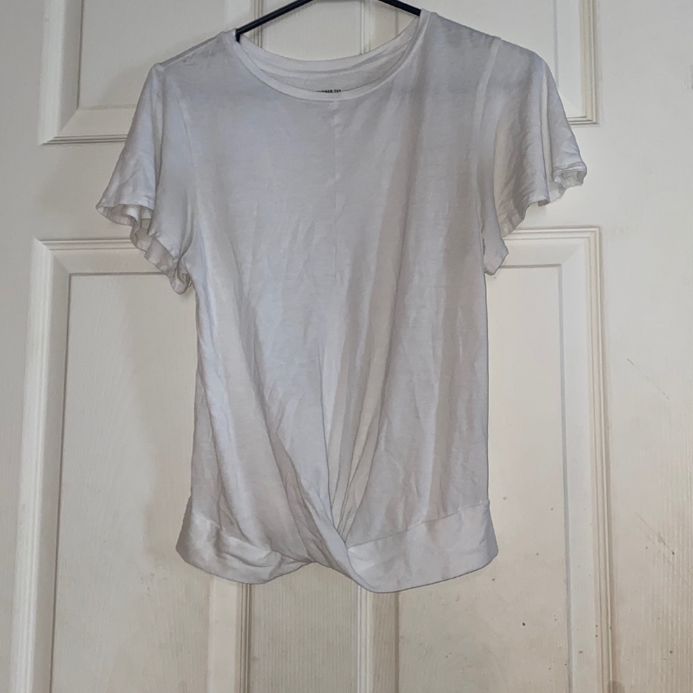 Banana republic designer tee!🔴